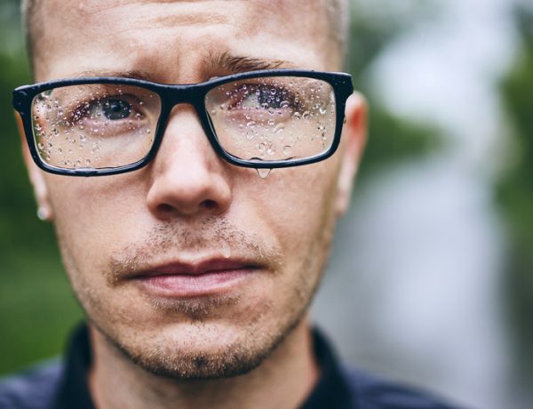 cómo evitar que se empañen las gafas de ver