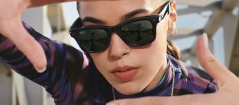 chica con gafas de sol ray-ban stories