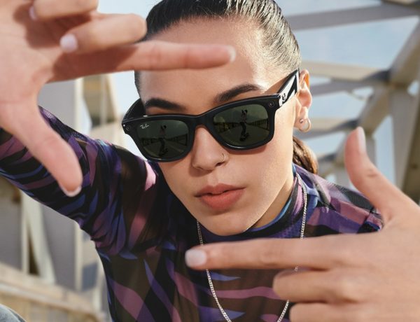 chica con gafas de sol ray-ban stories