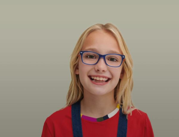 niña con lentes miofocal superkid