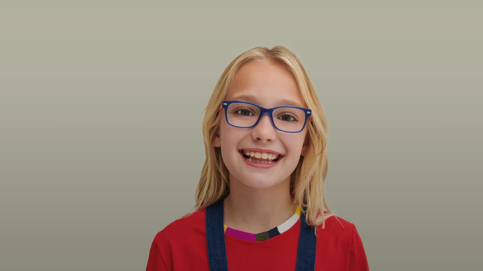 niña con lentes miofocal superkid
