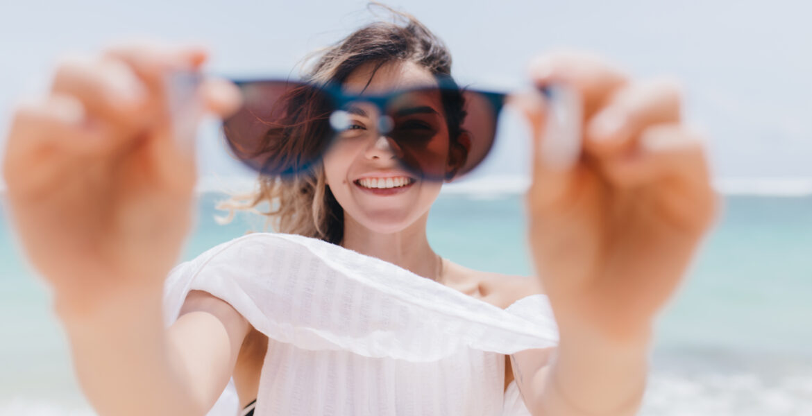 como elegir las gafas de sol perfectas para el verano