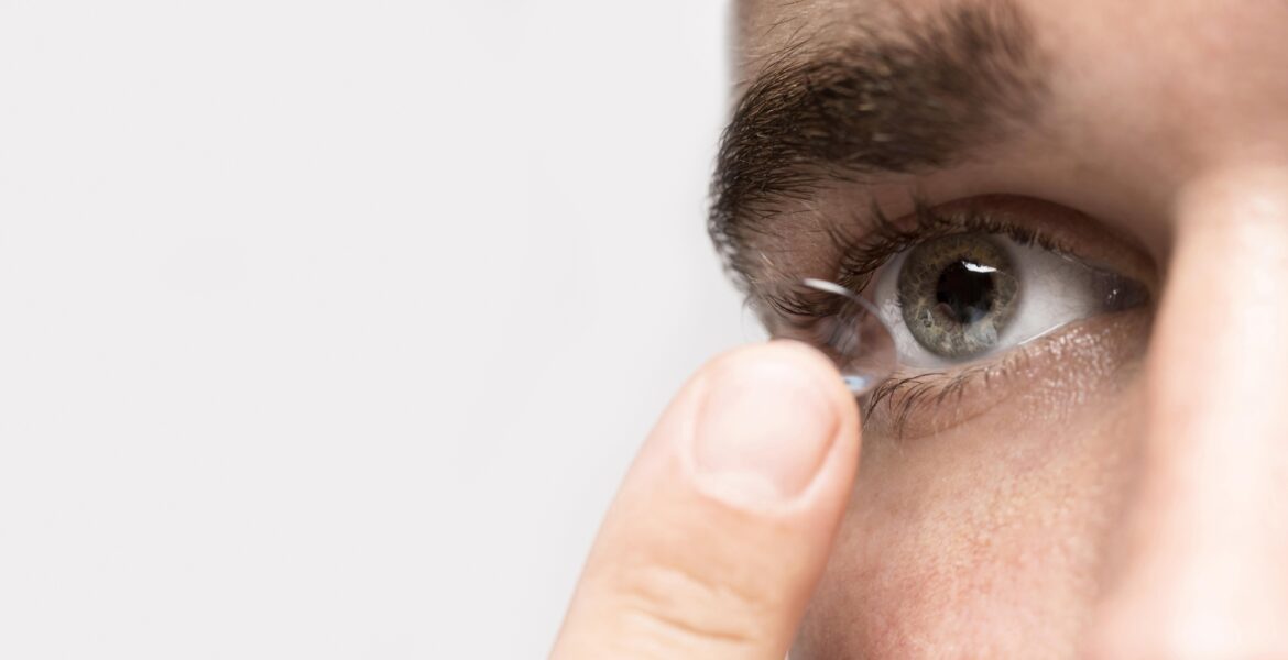 mejores lentillas para astigmatismo y miopía