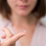 que son mas caras las lentillas mensuales o diarias