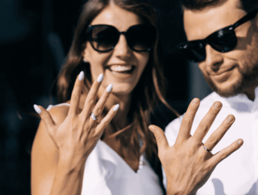 ideas de gafas de sol elegantes para llevar con traje en eventos y bodas