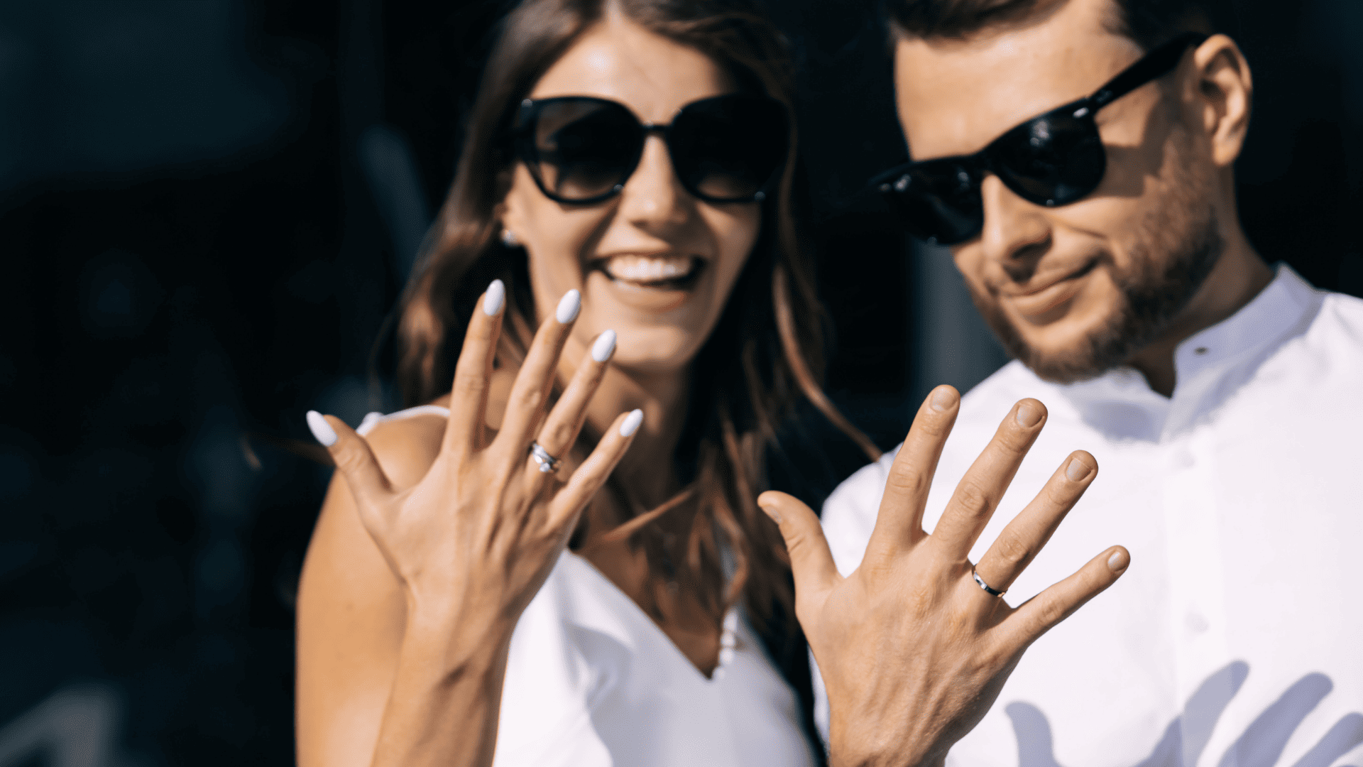 ideas de gafas de sol elegantes para llevar con traje en eventos y bodas