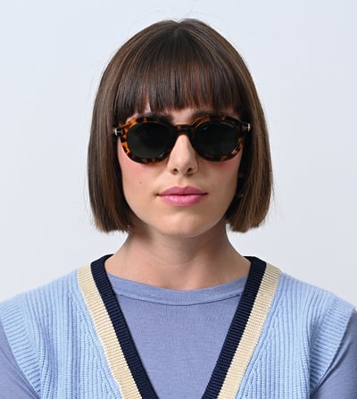 mujer con gafas mujer con gafas