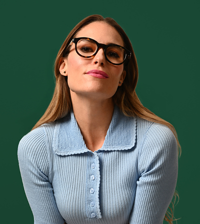 hombre con gafas progresivas